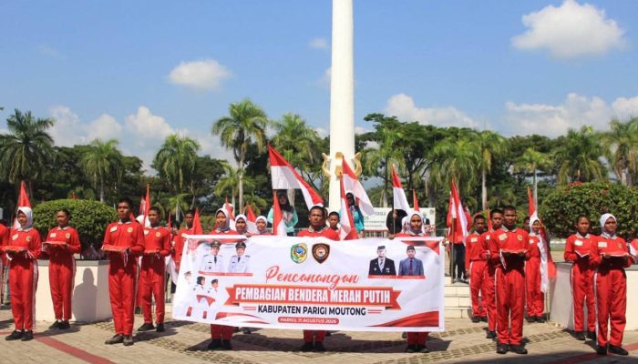 Jelang HUT ke-81 RI, Pemkab Parimo Gerakkan Pembagian Bendera Merah Putih