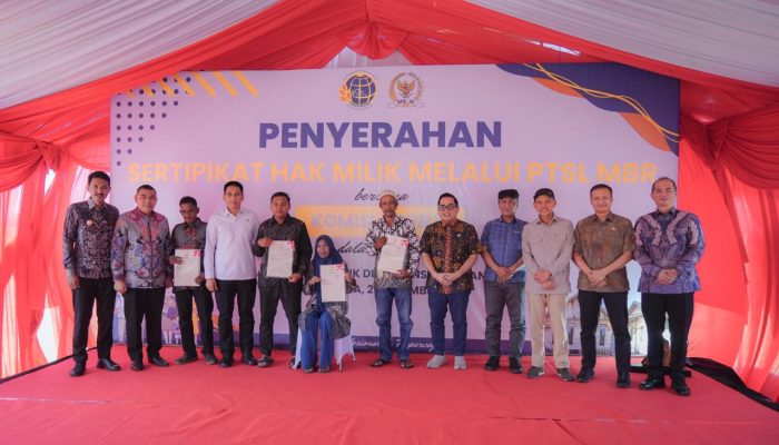 Sertipikat Tanah Diserahkan kepada 40 MBR di Banjar, Pemerintah Perkuat Kepastian Hak