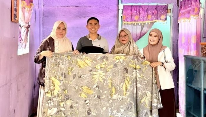 Dekranasda Parimo Tinjau Industri Ecoprint di Mepanga, Dorong Produk Lokal Naik Kelas