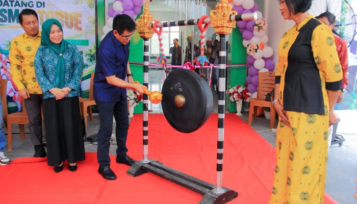 Erwin Burase Resmikan Puskesmas Torue dan Laboratorium Kesehatan Masyarakat