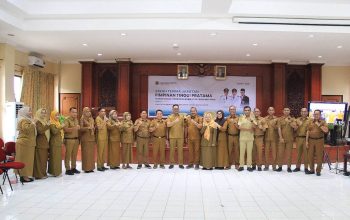 Zulfinasran Tekankan Evaluasi Kinerja dan Pelayanan Publik dalam Sertijab 18 Pejabat Parimo
