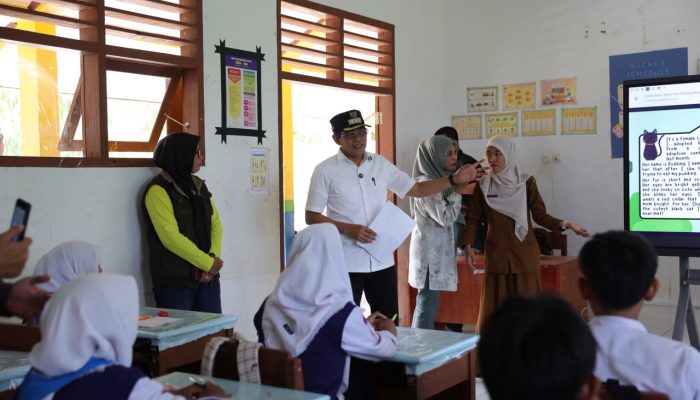 PID Bantu Siswa Pahami Pelajaran, Erwin Burase Soroti Kendala Internet Sekolah